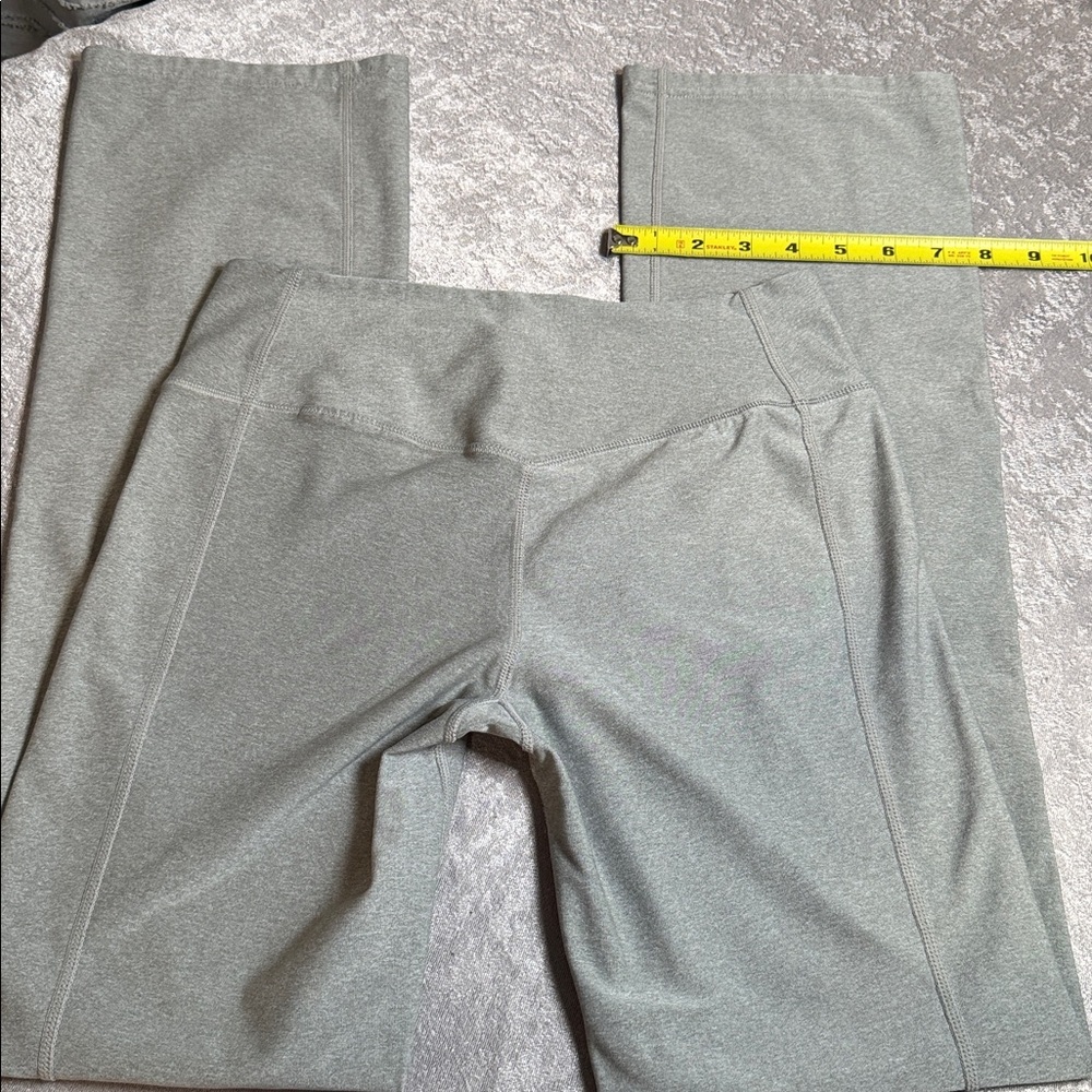 Nike Heather Gray Leggings with Vibrant Purple Lining - Picture 3 of 6